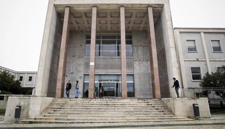 Student caught to copy on examination assault law professor at the University of Lisbon