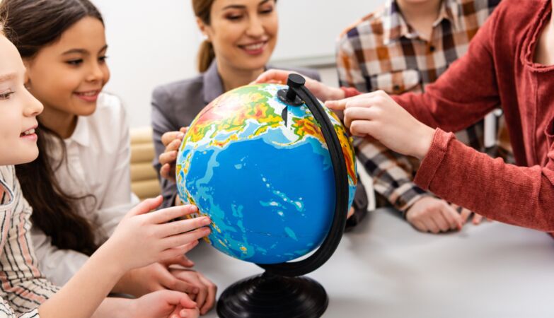 Where is the center of the 7 continents of the earth?