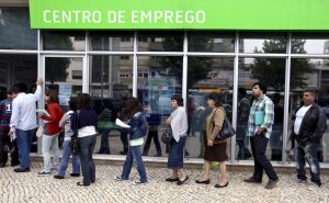 We earn less than 1000 euros and walk (many) in IEFP formations