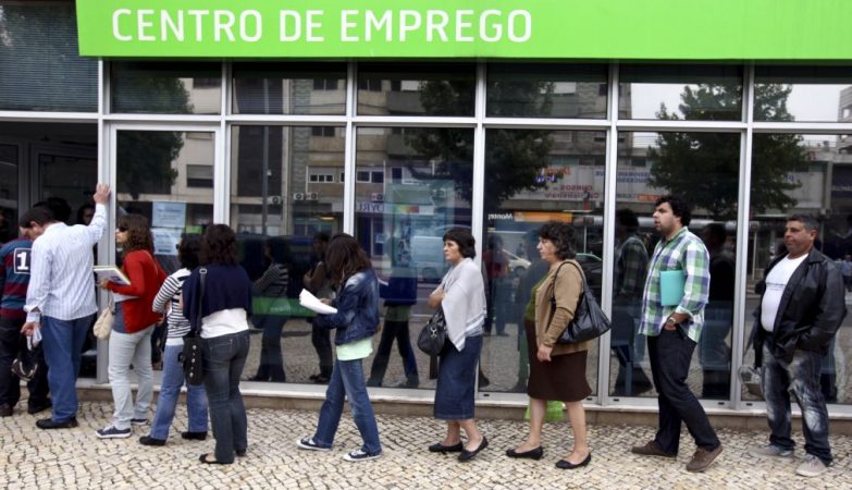 We earn less than 1000 euros and walk (many) in IEFP formations