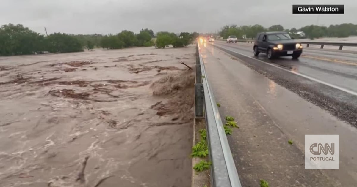 "He looked at us and said, 'I am sorry, but I won't make it.'" His fiance died to save his family stuck in the flood