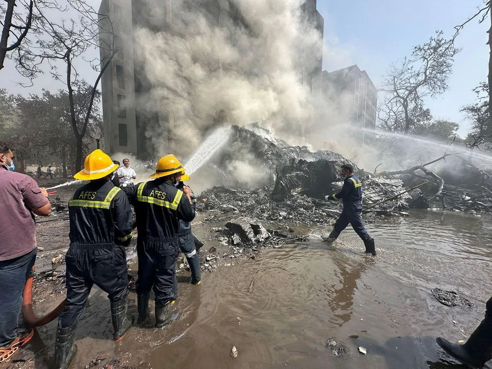 There is no "no scenario on the planet" where pilots cut the fuel after take -off. So what happened in the Air India accident?