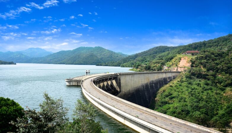 Almost 7,000 dams moved the northern pole of the Earth