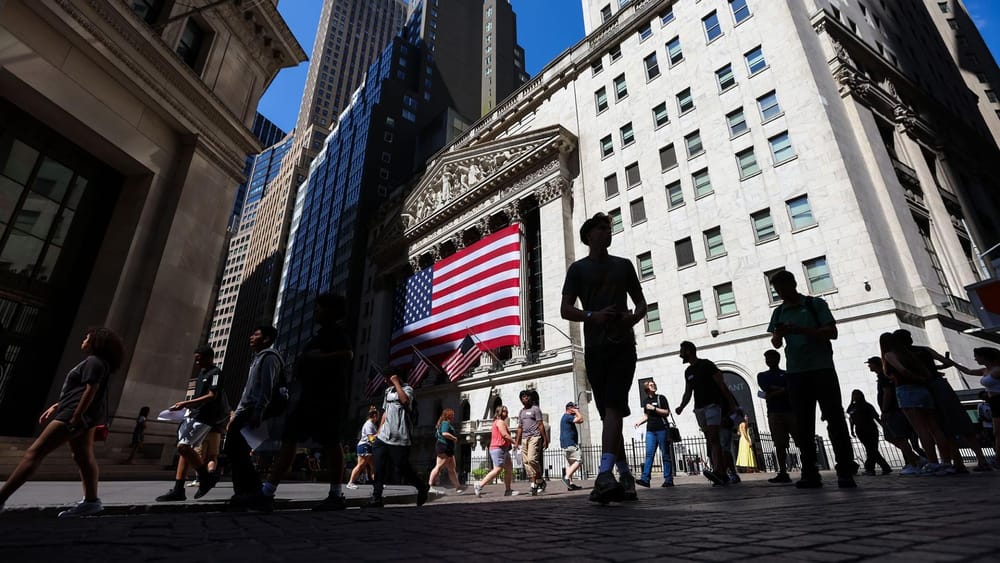 After eight historical maximums, the shareholder market prepares for "Trump, the coward" or "Trump, the threatening"