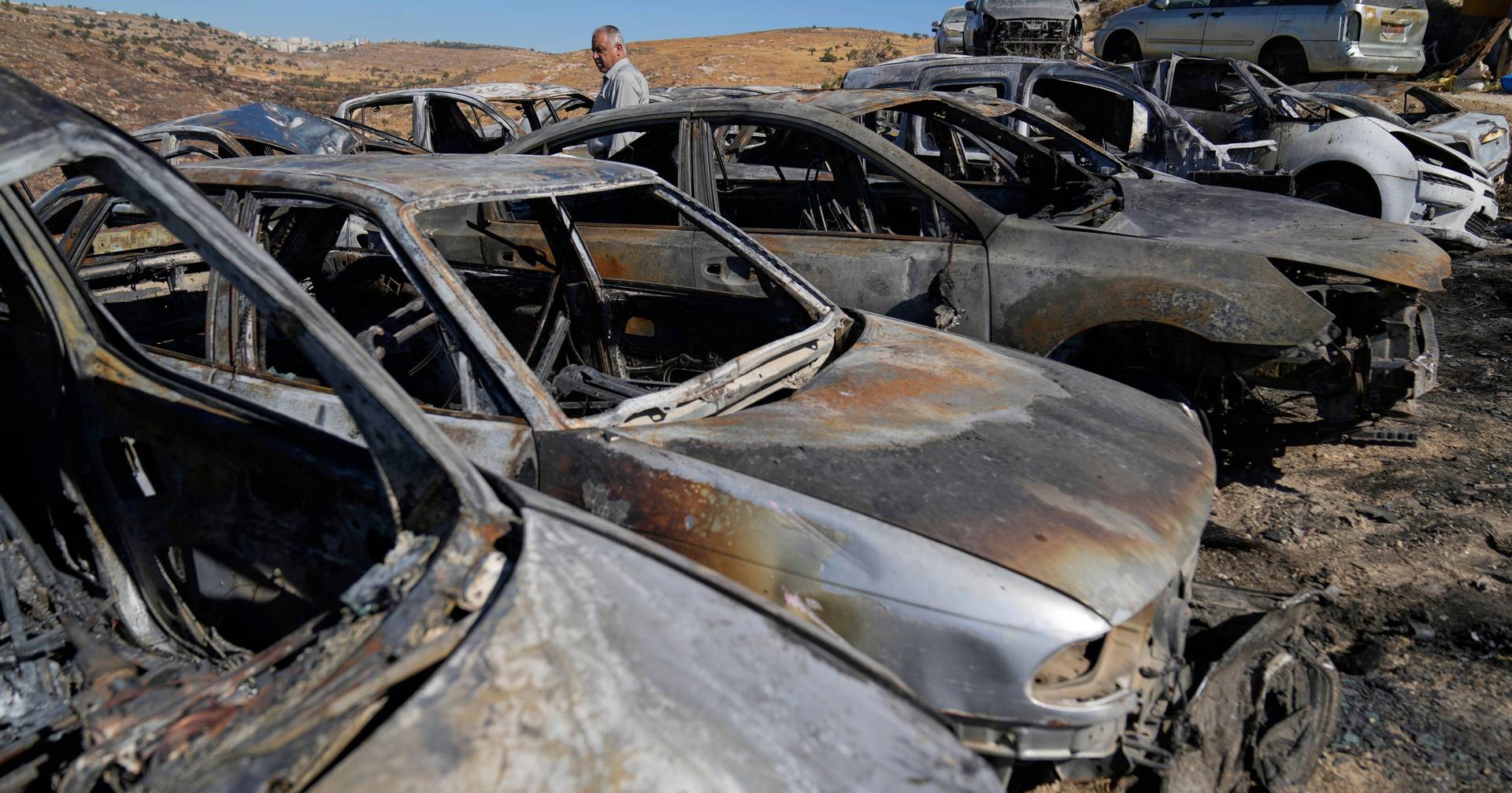 Palestinian died in a fire caused by Israeli settlers in the West Bank