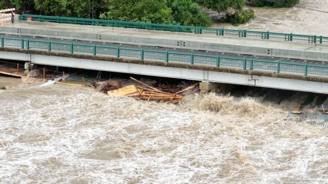 Texas mourns: 50 dead by floods - 15 children drowned, 27 missing