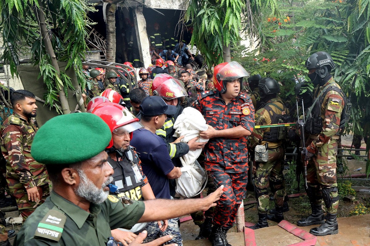 Tragedy in Bangladesh: Educational aircraft fell on school