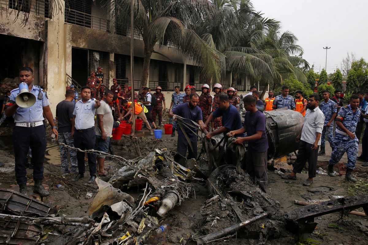 Tragedy in Bangladesh: Educational aircraft fell on school