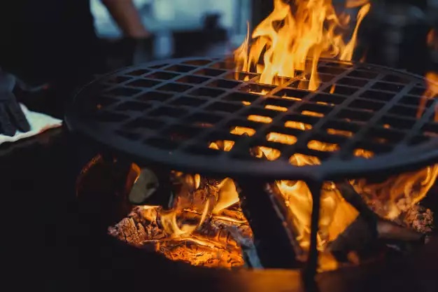 Bring an egg tray with you when you make a barbecue with you