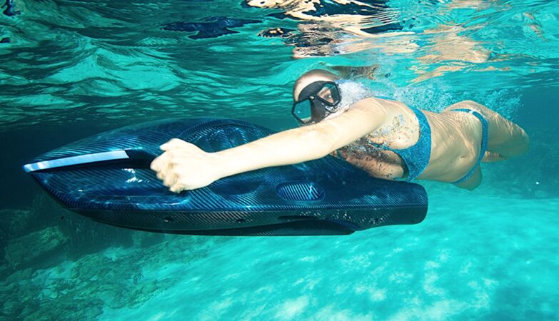 Seanxt creates underwater scooter that reaches 21 km/h