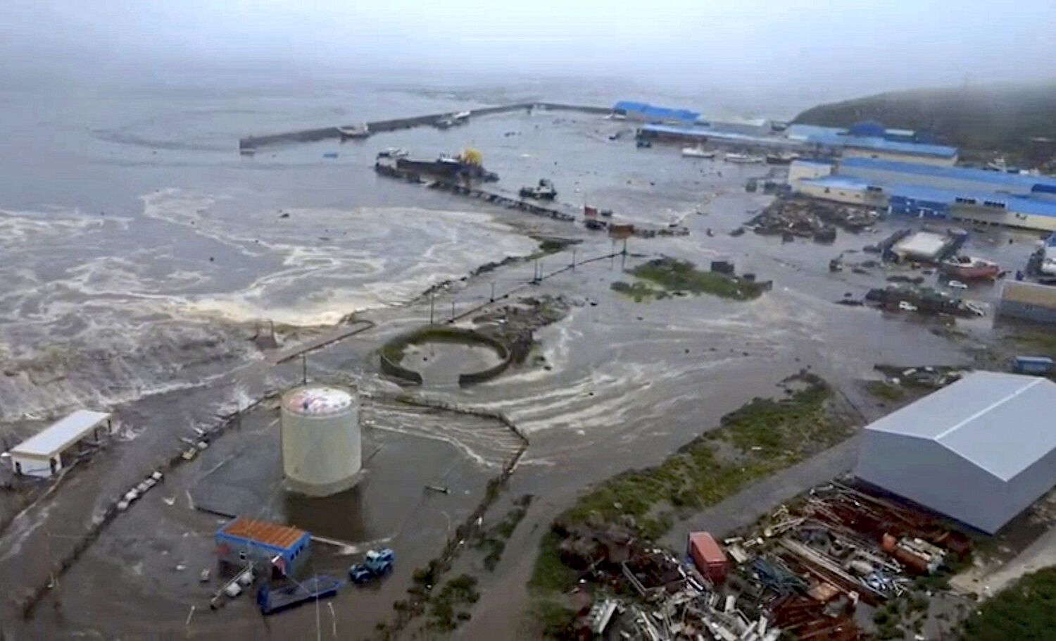 8,8: earthquake in Russia is the largest on the planet in the last 14 years. Pacific and USA on alert: tsunamis, people running away