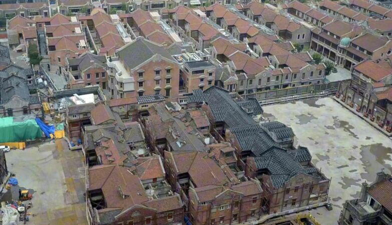 China temporarily moved an entire neighborhood, including buildings. But how?