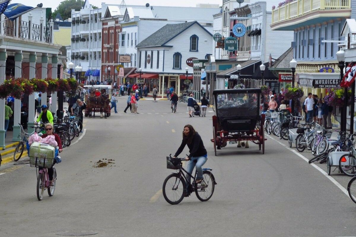 There is an American island where cars are prohibited. Until garbage collection is made with horses