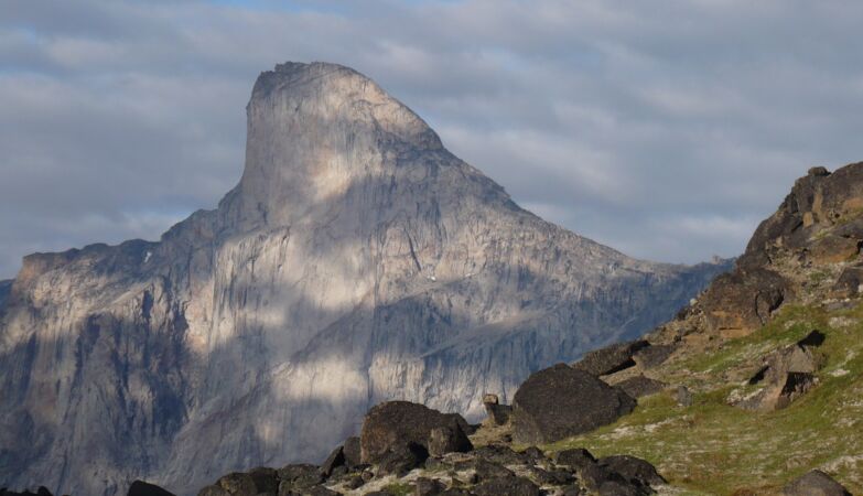 The largest vertical fall on the planet: Mount Thor is so steep that he bends over himself