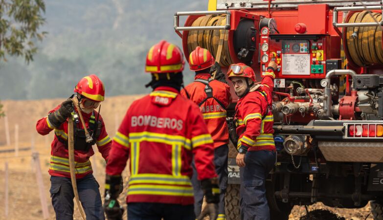 We don't know how many firefighters there are. “Possesses: Please dispense with volunteers”