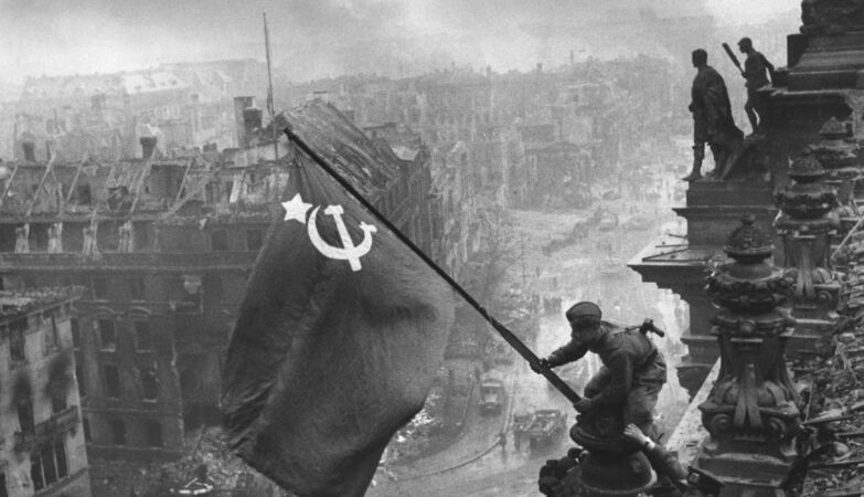 The chamber lies: 6 historical photographs prove it