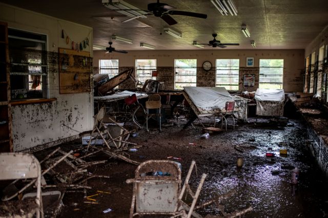 Texas mourns: 50 dead by floods - 15 children drowned, 27 missing
