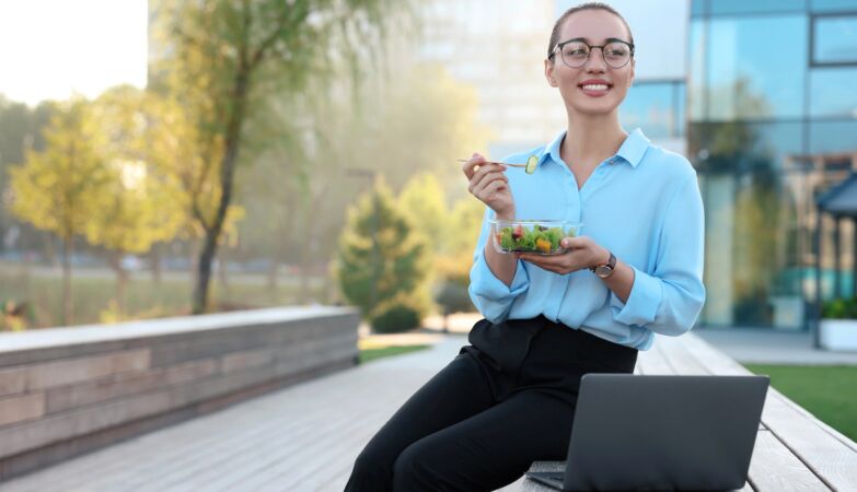 New New York hitch technique: steal the salad and apologize on LinkedIn