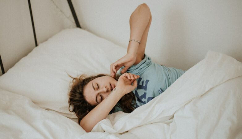 How often should the sheets of the bed be washed? A microbiologist explains