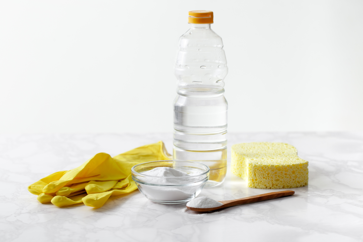 Natural cleaning of the bathroom