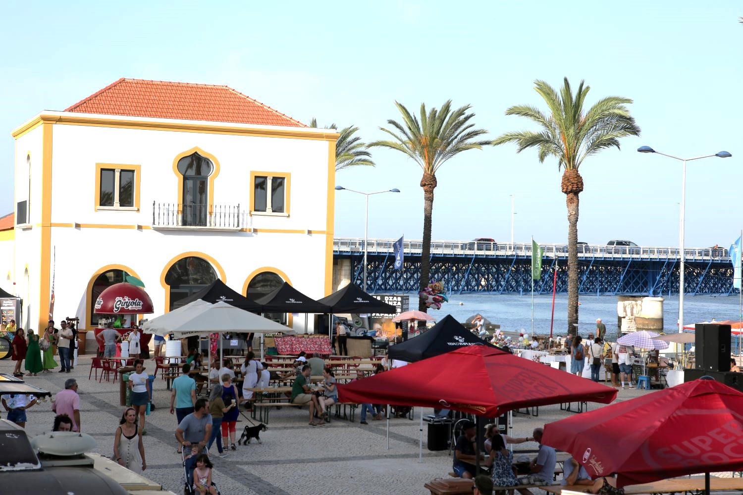 Crafts, food trucks and concerts celebrate 10 years of Cool Market Pulet in Portimão