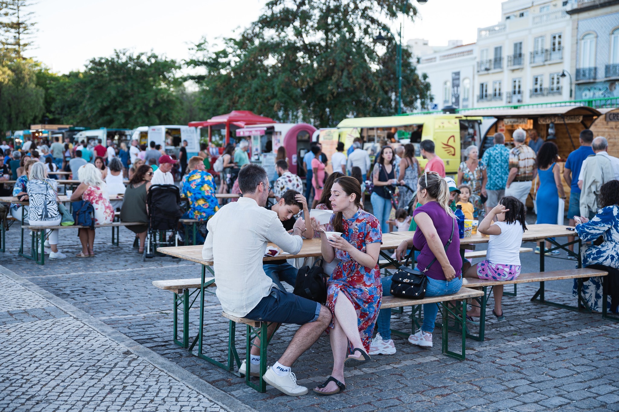 Crafts, food trucks and concerts celebrate 10 years of Cool Market Pulet in Portimão