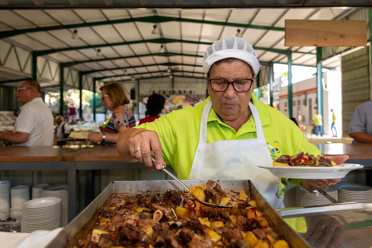 Gueisado rooster, corn porridge and folklore animates new edition of the Serranos Manjares
