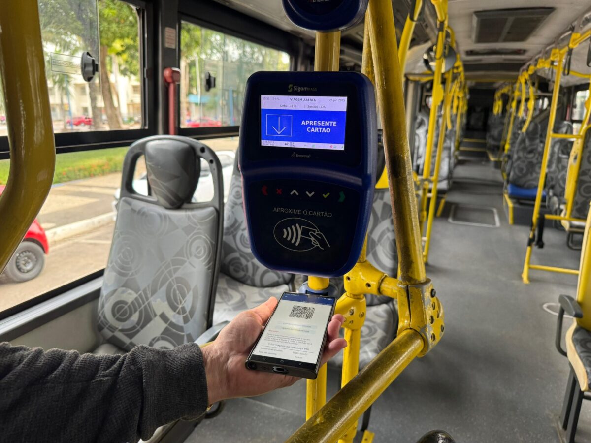 After law approval, councilor charges implementation of payment via pix on buses