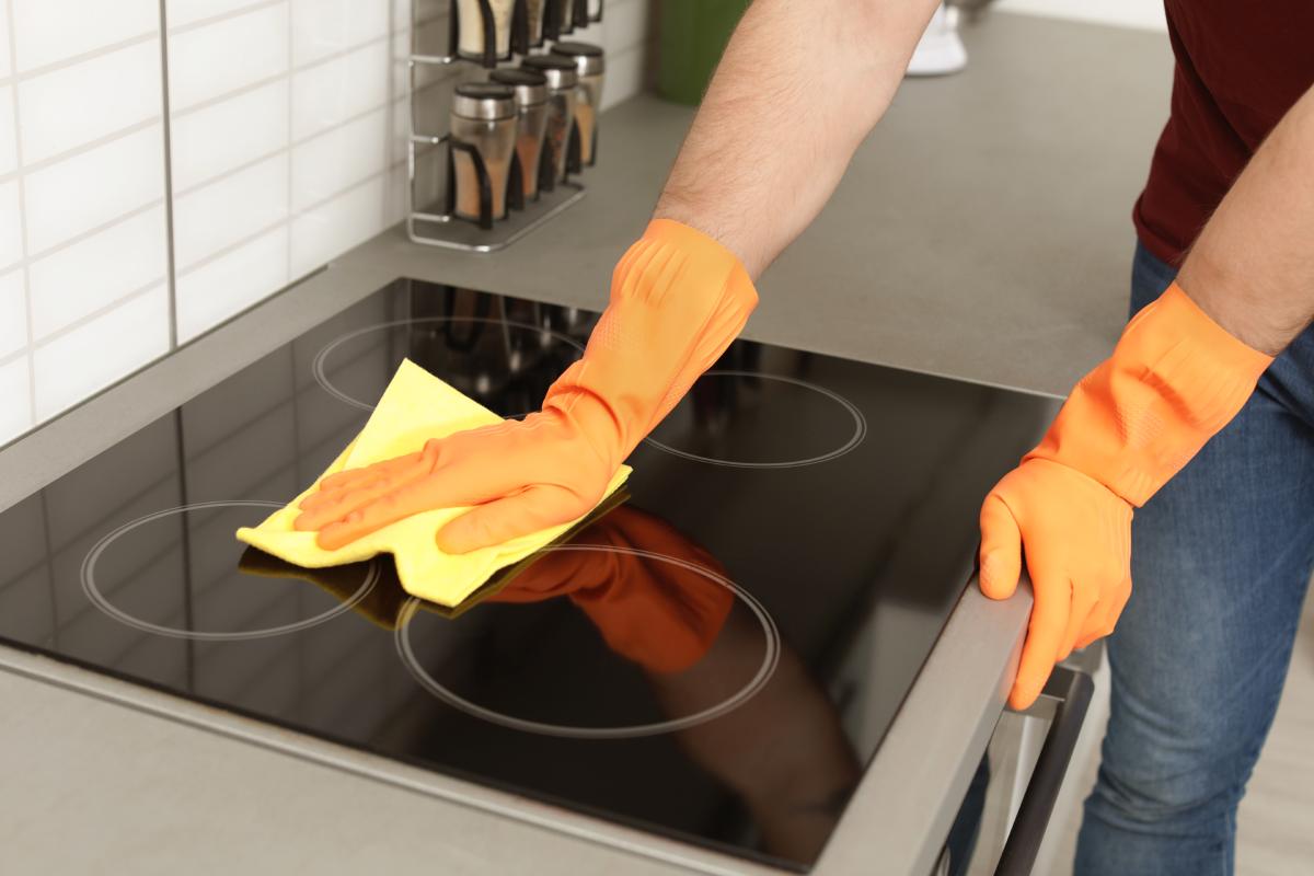 How to clean an induction hob
