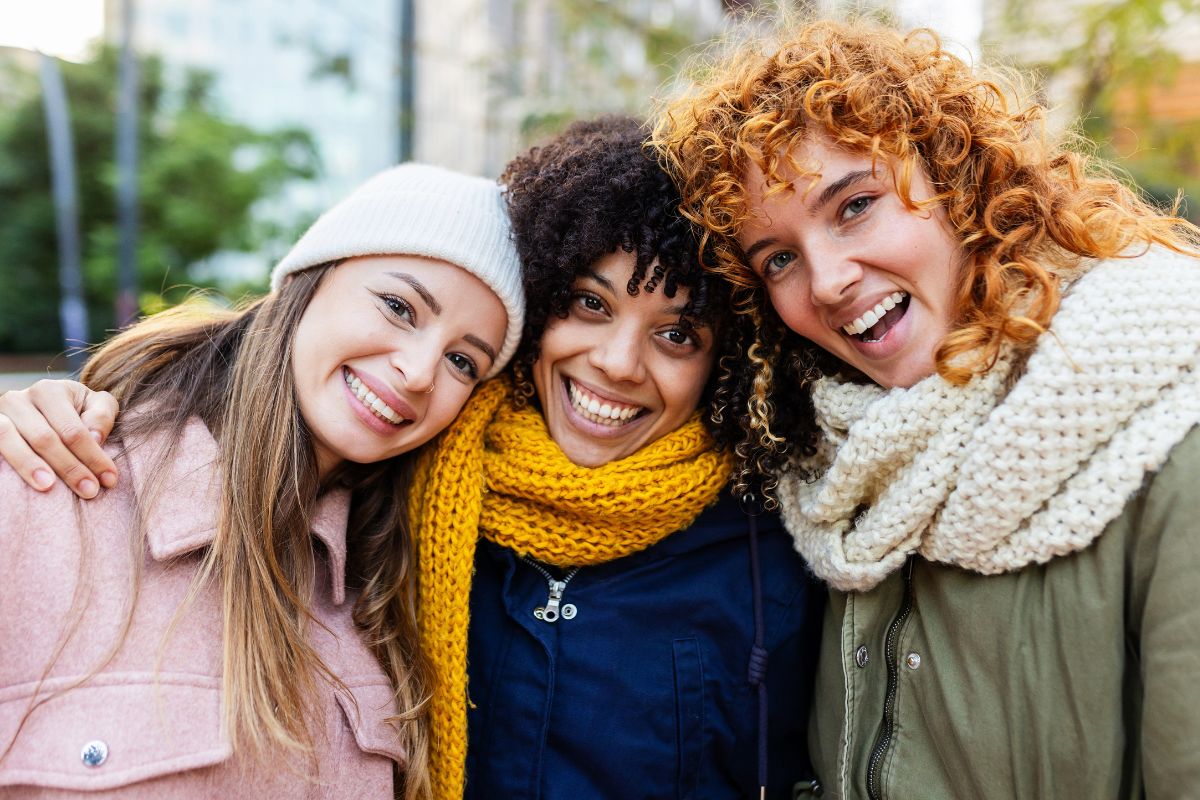5 signs that attract only sincere friendships (and how they do it)