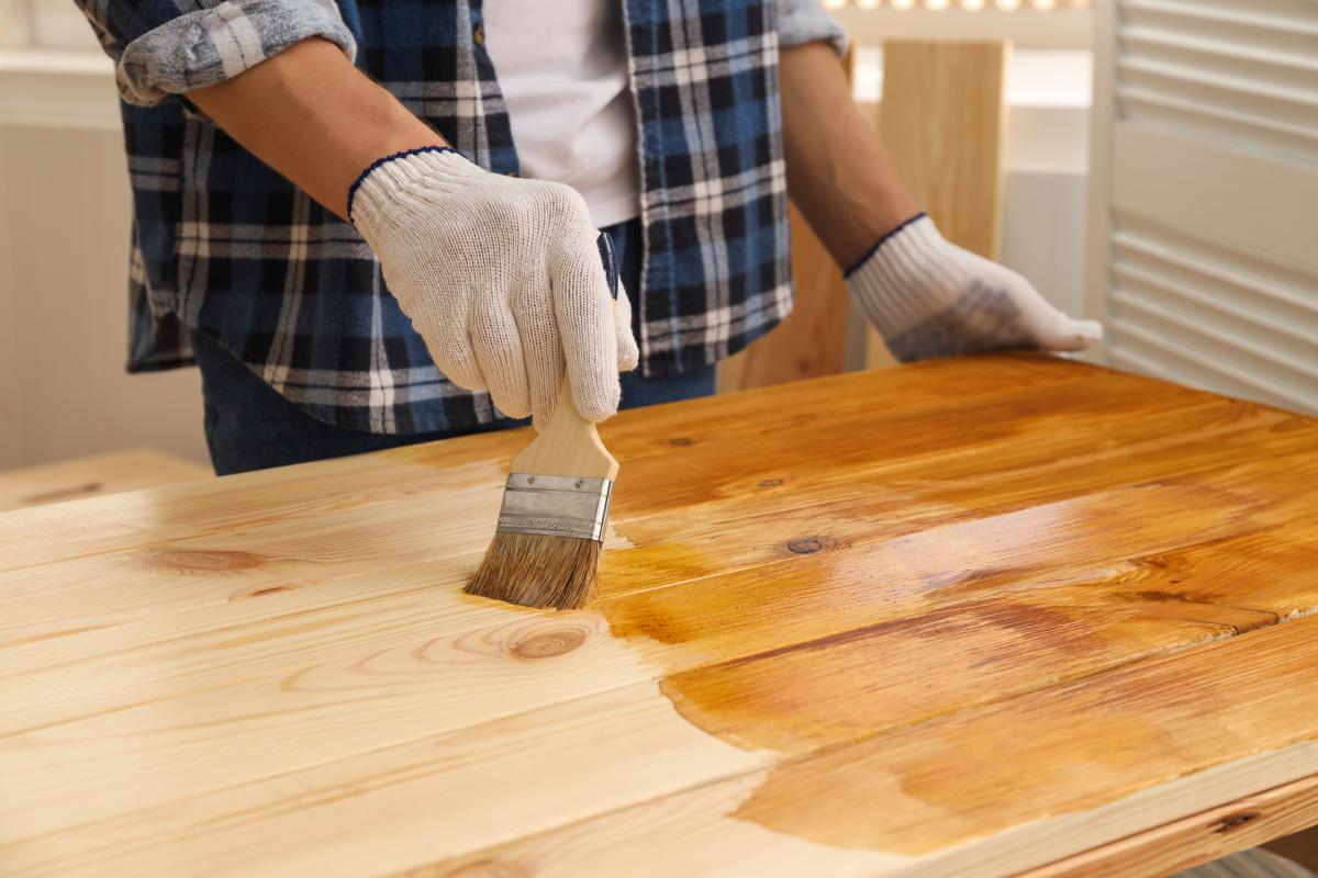 Avoid wood cracks in summer