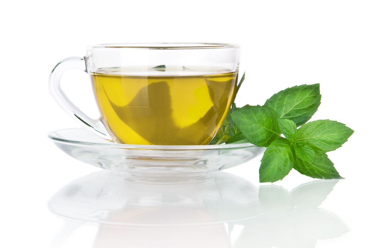 How to use green tea with flower plants