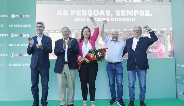 Rui Tavares and João Soares embraced, PS and free together in Sintra, Godinho promises 10,000 homes