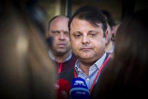 Socialist leader will compete in the municipalities in Lisbon - against the PS himself