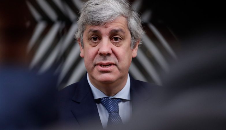 2 months from leaving, Centeno signed a contract of 192 million for the headquarters of Banco de Portugal