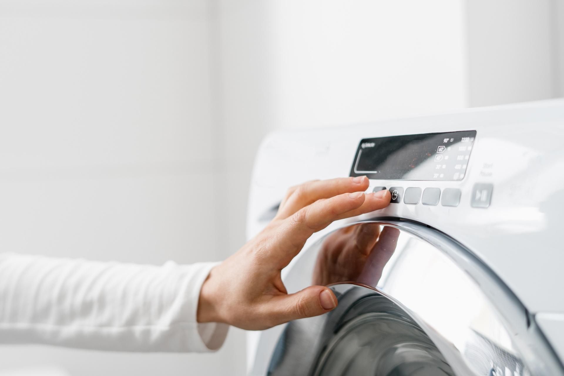 Energy bills, most of the Polish women never use this button in the washing machine, and it can reduce electricity bills by up to 60 percent. A way to make money in a washing machine