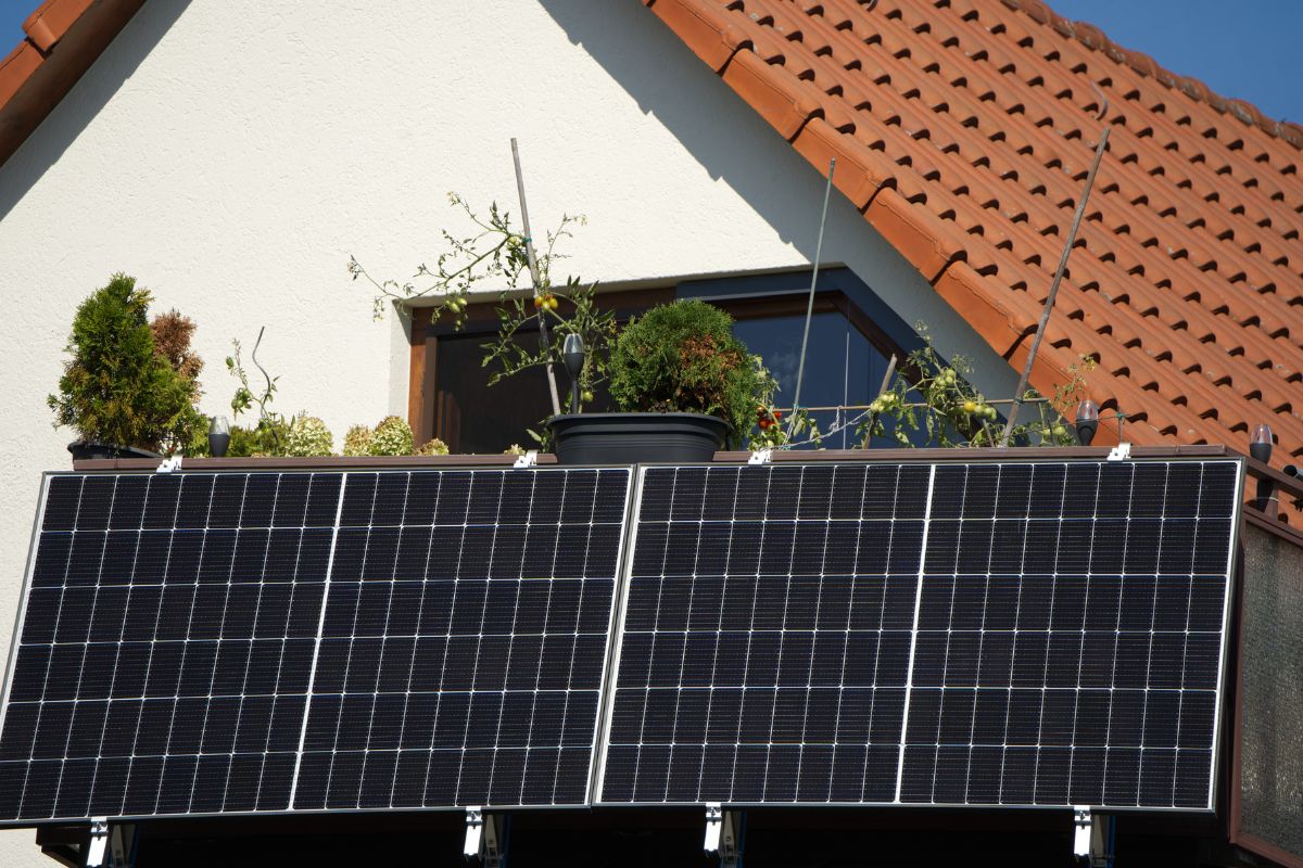 Plug solar panels-&-Play