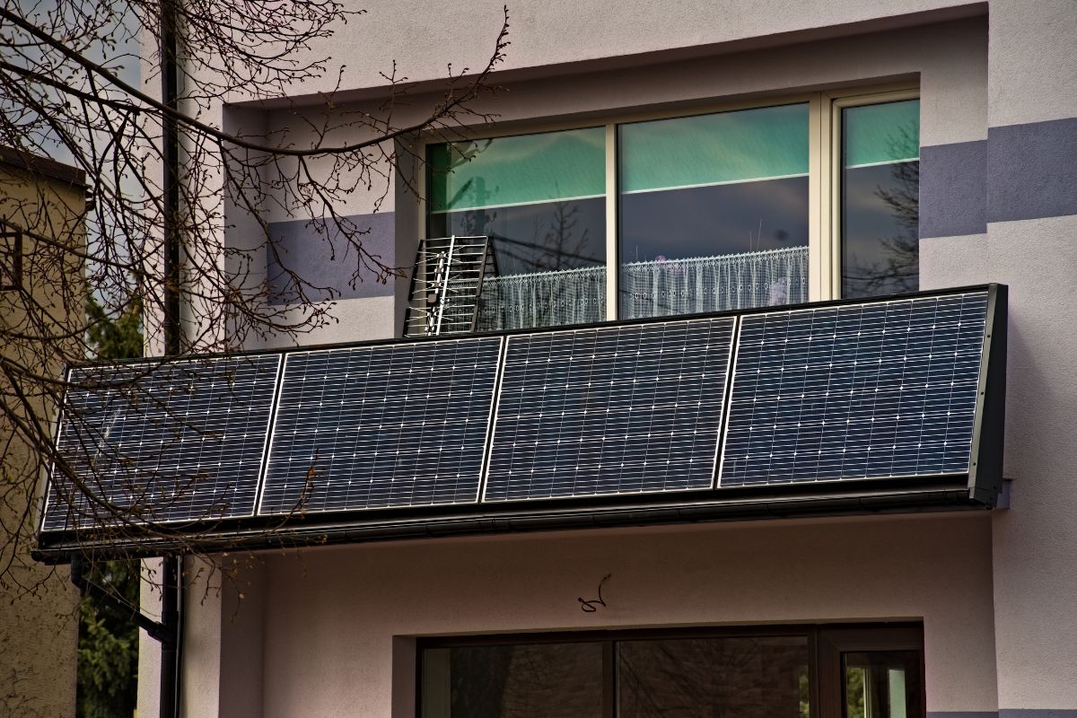 Plug solar panels-&-Play: how much do they really make on the balcony?