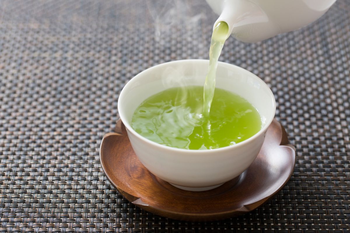 Sparkling parquet without oils: the green tea pass that makes it shine