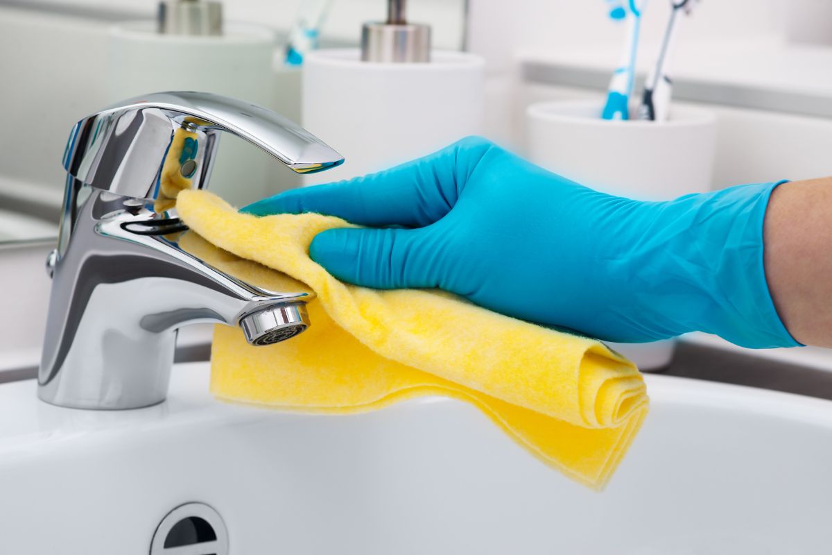 Thus eliminates limestone from the taps: the makeup that does not scratch