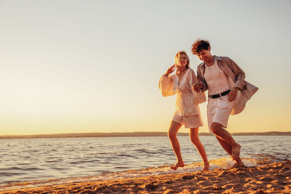 zodiac signs that fall in love this summer