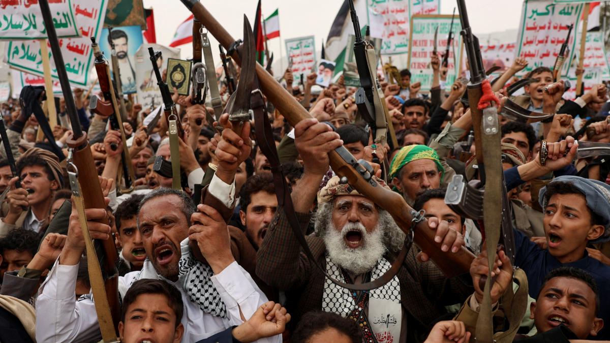 20 Israeli aircraft bombard three ports and two power plants in Yemen