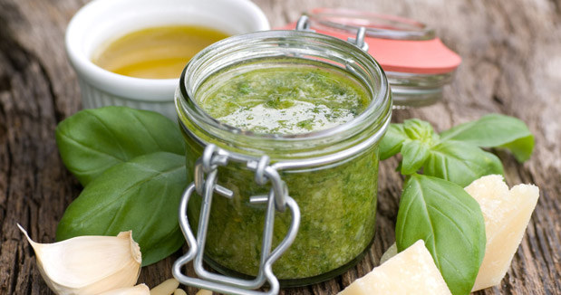 If you make homemade pesto, freeze its excess in small containers, e.g. after children's mousses. /123RF/PICSEL