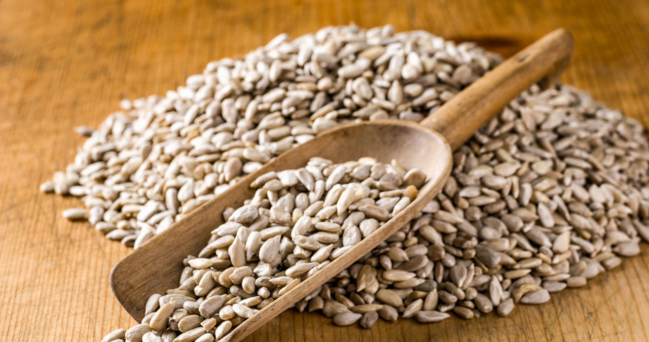 Sunflower seed paste is a good source of vegetable protein that supports muscle and tissue regeneration, which is particularly important in old age. /123RF/PICSEL