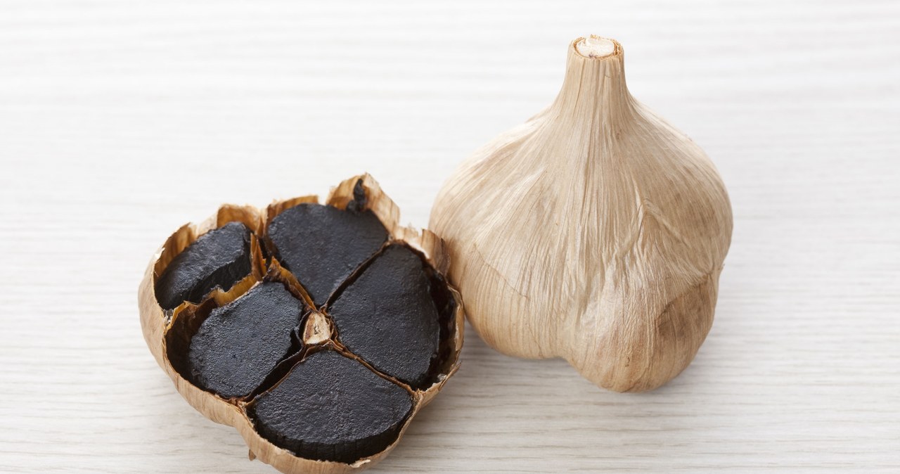 Black garlic is a real treasury of health. /123RF/PICSEL