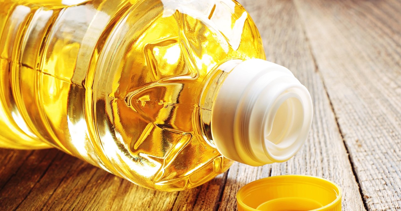 Old fat can be removed with fat in the form of vegetable oil or olive oil. /123RF/PICSEL