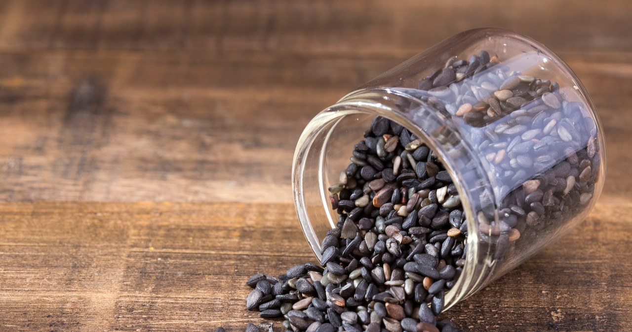 Black sesame can be added to a sandwich with cottage cheese, porridge, salads, cream soup or homemade bread. /123RF/PICSEL