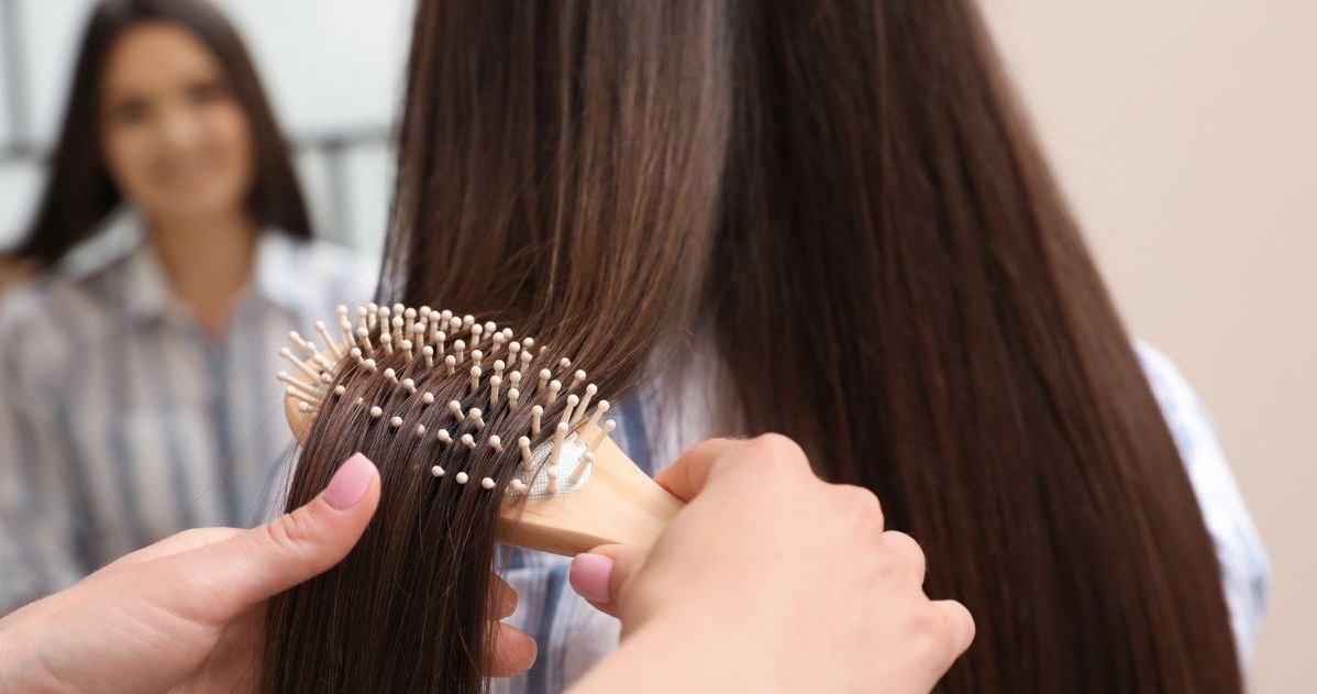Remember to comb your hair thoroughly before washing /123rf /picsel