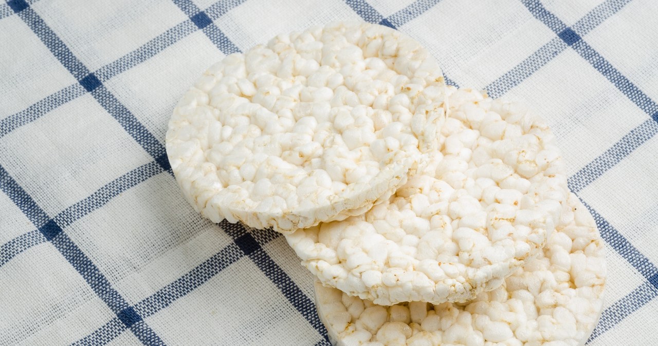 One of the popular bread substitutes are rice wafers. /123/123RF /PICSEL