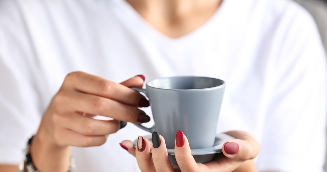 Add half a teaspoon to morning coffee. It will gain a unique aroma and you will lose kilos